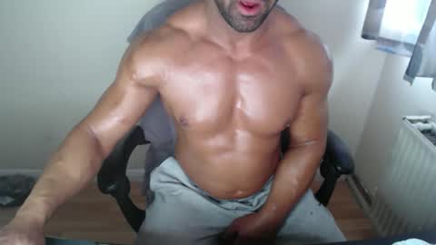 Snapshot of themusclefactory chatting on 10/10/25, 03:33 TheMuscleFactory online show from 10/10/25, 03:33
