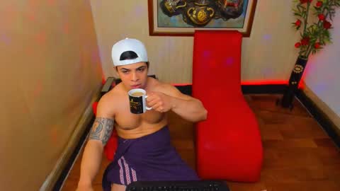 Snapshot of themuscularvenezuelanman chatting on 06/05/26, 05:03 themuscularvenezuelanman online show from 06/05/26, 05:03