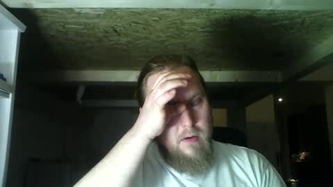 Snapshot of thenewdude1992 chatting on 02/21/25, 08:05 thenewdude1992 online show from 02/21/25, 08:05