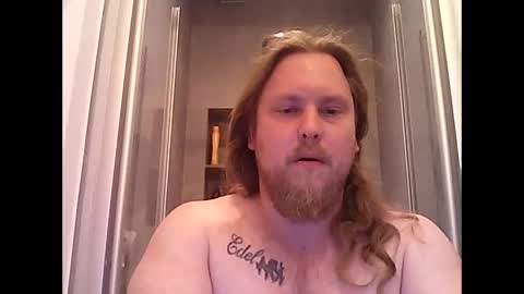 Snapshot of thenewdude1992 chatting on 10/16/25, 06:31 thenewdude1992 online show from 10/16/25, 06:31