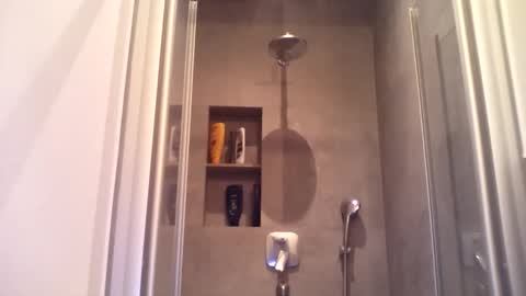 Snapshot of thenewdude1992 chatting on 10/23/25, 09:02 thenewdude1992 online show from 10/23/25, 09:02