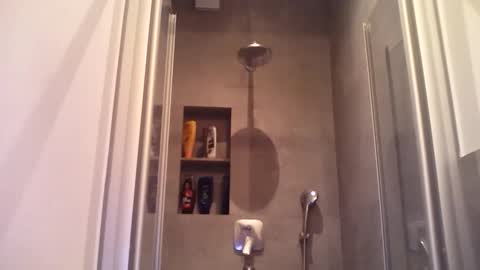 Snapshot of thenewdude1992 chatting on 10/24/25, 04:25 thenewdude1992 online show from 10/24/25, 04:25