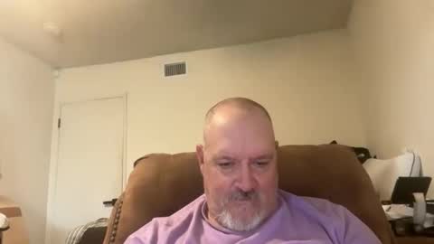 Snapshot of thenewganon chatting on 05/18/26, 04:35 thenewganon online show from 05/18/26, 04:35