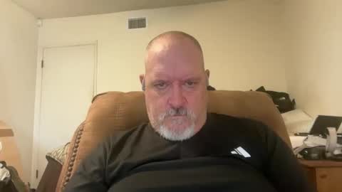 Snapshot of thenewganon chatting on 05/19/26, 05:08 thenewganon online show from 05/19/26, 05:08