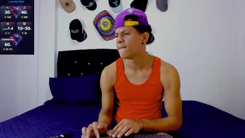 Snapshot of theo_bigcock_ chatting on 07/08/26, 06:56 Theo online show from 07/08/26, 06:56