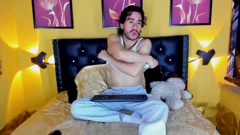 Snapshot of theo_riviera chatting on 05/20/26, 01:39 theo_riviera online show from 05/20/26, 01:39