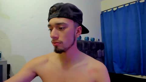 Snapshot of theo_stone04 chatting on 09/29/25, 09:25 Theo online show from 09/29/25, 09:25