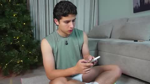  THEO- MATEO  online show from 12/04/25, 12:09