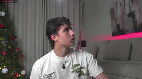 Snapshot of theohawke_ chatting on 12/21/25, 11:01 THEO- MATEO online show from 12/21/25, 11:01