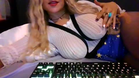 the peach princess  online show from 11/10/25, 05:56