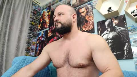 Snapshot of thephenomone chatting on 09/26/25, 04:05 Chris online show from 09/26/25, 04:05