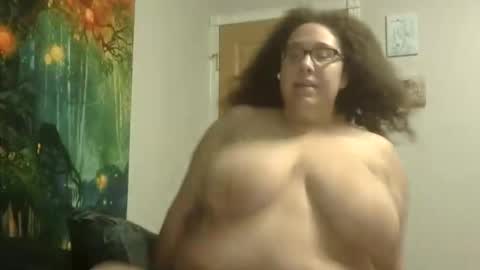 Snapshot of theplayfulbbw chatting on 11/26/25, 04:46 Amelia online show from 11/26/25, 04:46