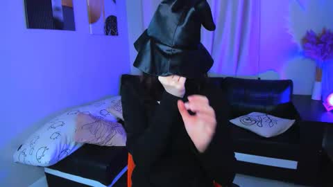 thepretty_kitty online show from 11/17/25, 07:47