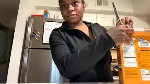 Snapshot of thequeen_777 chatting on 10/17/25, 12:30 thequeen_777 online show from 10/17/25, 12:30