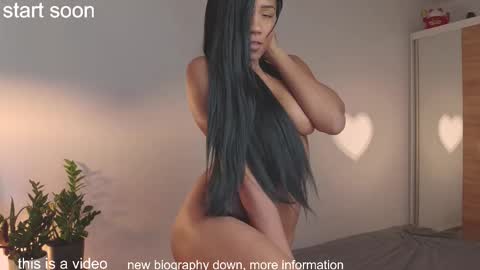 Snapshot of therainqueen chatting on 09/19/25, 08:16 YAYA  online show from 09/19/25, 08:16