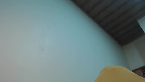 Snapshot of therazhanen chatting on 10/23/25, 06:45 Santiago Enrique online show from 10/23/25, 06:45