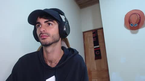 Santiago Enrique online show from 04/30/26, 05:36