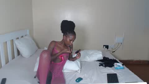 Snapshot of therealdesire chatting on 12/18/25, 01:39 therealdesire online show from 12/18/25, 01:39