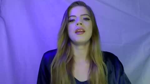 Snapshot of therealsummerbreeze chatting on 12/15/25, 09:13 newgirl blonde pawg stripper online show from 12/15/25, 09:13