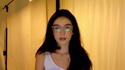 Snapshot of therose_mar chatting on 09/14/25, 11:59 Mar online show from 09/14/25, 11:59