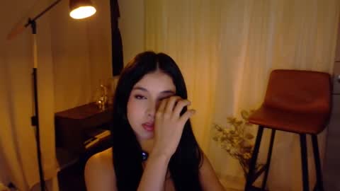 Snapshot of therose_mar chatting on 10/28/25, 10:56 Mar online show from 10/28/25, 10:56