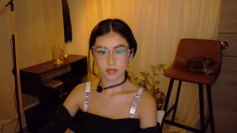 Snapshot of therose_mar chatting on 11/12/25, 10:52 Mar online show from 11/12/25, 10:52