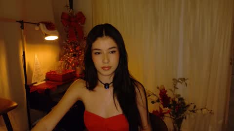 Snapshot of therose_mar chatting on 11/28/25, 11:51 Mar online show from 11/28/25, 11:51