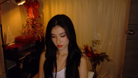 Snapshot of therose_mar chatting on 12/03/25, 01:13 Mar online show from 12/03/25, 01:13