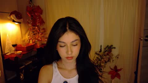 Snapshot of therose_mar chatting on 12/15/25, 12:26 Mar online show from 12/15/25, 12:26