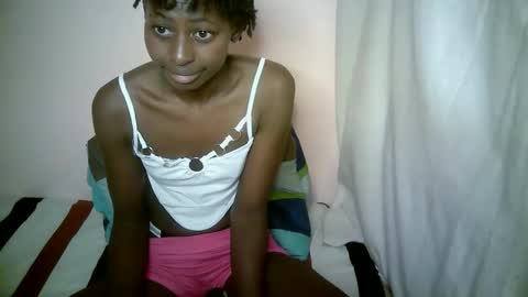 Snapshot of therry_heart chatting on 09/17/25, 08:16 hearty online show from 09/17/25, 08:16