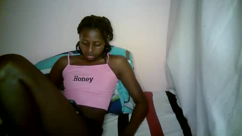 Snapshot of therry_heart chatting on 09/19/25, 04:47 hearty online show from 09/19/25, 04:47