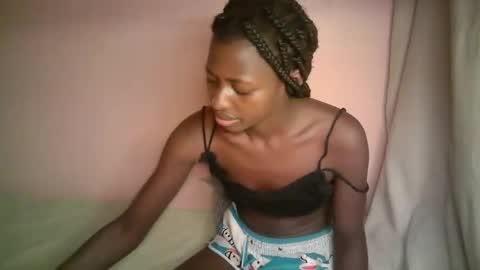 Snapshot of therry_heart chatting on 09/26/25, 04:33 hearty online show from 09/26/25, 04:33