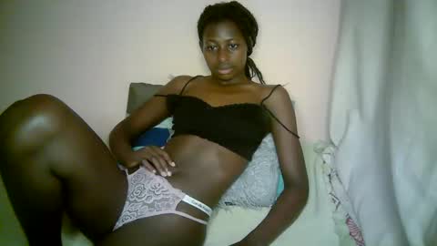 Snapshot of therry_heart chatting on 09/27/25, 06:40 hearty online show from 09/27/25, 06:40