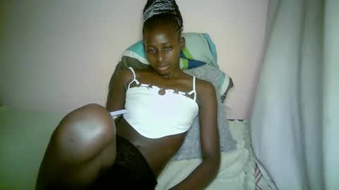 Snapshot of therry_heart chatting on 09/27/25, 06:57 hearty online show from 09/27/25, 06:57