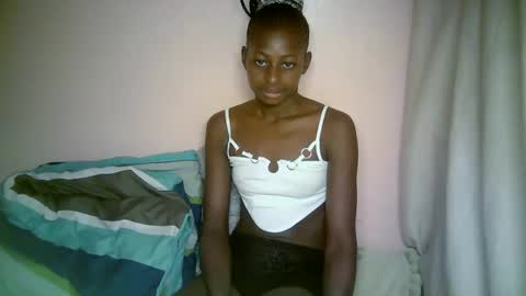 Snapshot of therry_heart chatting on 09/28/25, 07:03 hearty online show from 09/28/25, 07:03