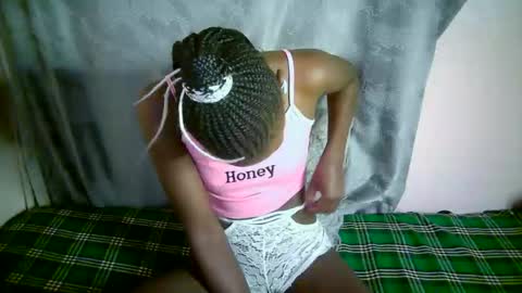 Snapshot of therry_heart chatting on 10/16/25, 02:07 hearty online show from 10/16/25, 02:07