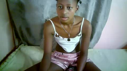 Snapshot of therry_heart chatting on 10/30/25, 08:27 hearty online show from 10/30/25, 08:27