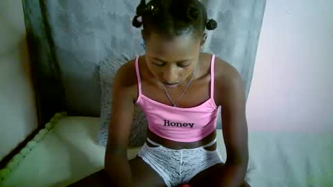 Snapshot of therry_heart chatting on 11/01/25, 08:55 hearty online show from 11/01/25, 08:55