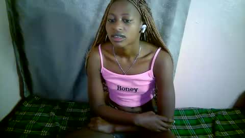 Snapshot of therry_heart chatting on 11/11/25, 07:30 hearty online show from 11/11/25, 07:30