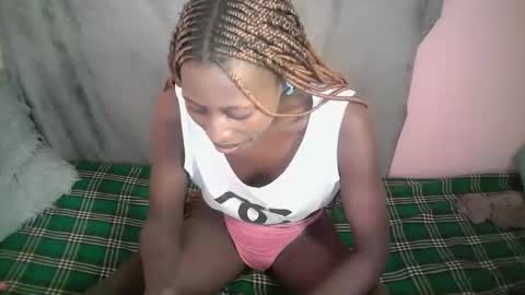 Snapshot of therry_heart chatting on 11/26/25, 09:54 hearty online show from 11/26/25, 09:54