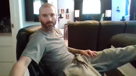 Snapshot of thesexorcist1984 chatting on 09/22/25, 05:48 James online show from 09/22/25, 05:48