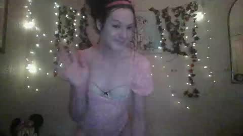 sillymillie0 online show from 12/20/24, 10:11