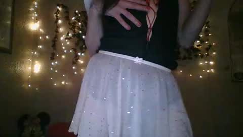 Snapshot of thesillymillie chatting on 10/14/25, 10:10 sillymillie0 online show from 10/14/25, 10:10