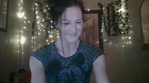 Snapshot of thesillymillie chatting on 10/23/25, 01:54 sillymillie0 online show from 10/23/25, 01:54