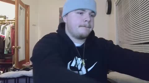 Snapshot of theskeetr27 chatting on 01/02/25, 05:24 theskeetr27 online show from 01/02/25, 05:24