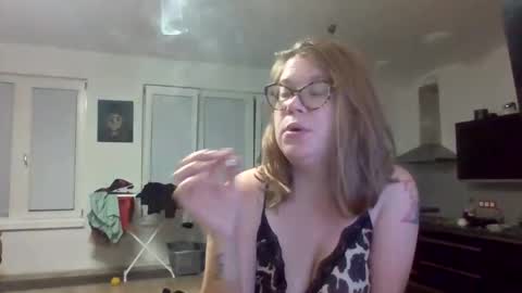 Snapshot of thesunnevergoesdown7 chatting on 09/20/25, 08:21 thesunnevergoesdown7 online show from 09/20/25, 08:21