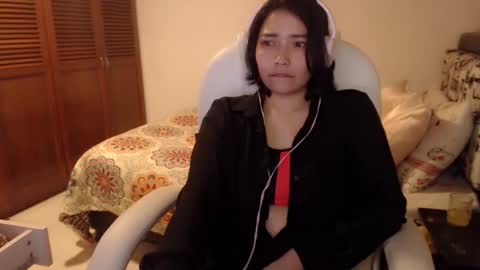 Snapshot of thetalkingbutt chatting on 09/26/25, 02:04 Mai online show from 09/26/25, 02:04