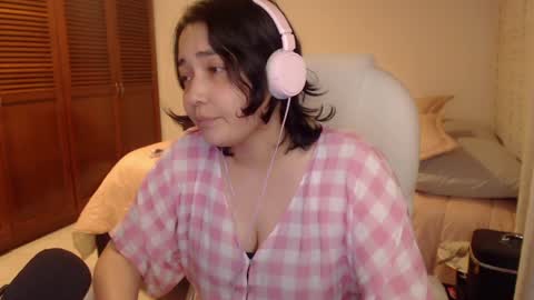 Snapshot of thetalkingbutt chatting on 05/19/26, 04:52 Mai online show from 05/19/26, 04:52