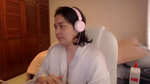 Snapshot of thetalkingbutt chatting on 06/08/26, 04:18 Mai online show from 06/08/26, 04:18