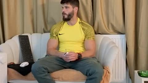 Snapshot of thetop200 chatting on 11/06/25, 06:31 TheTop online show from 11/06/25, 06:31